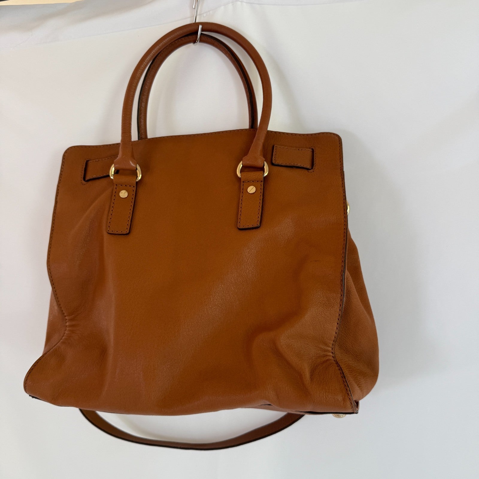 MICHAEL KORS AUBURN LEATHER HAMILTON BAG WITH GOLD LOCK CHAIN MAGNETIC CLOSURE
