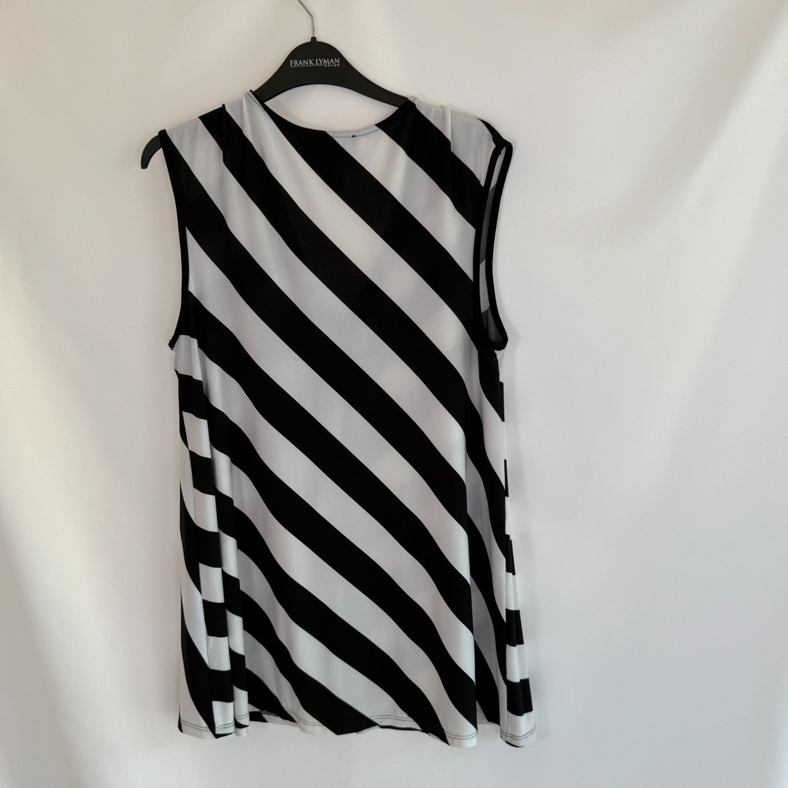 Frank Lyman Sleeveless tunic in black & white stripes with glitter Size 12