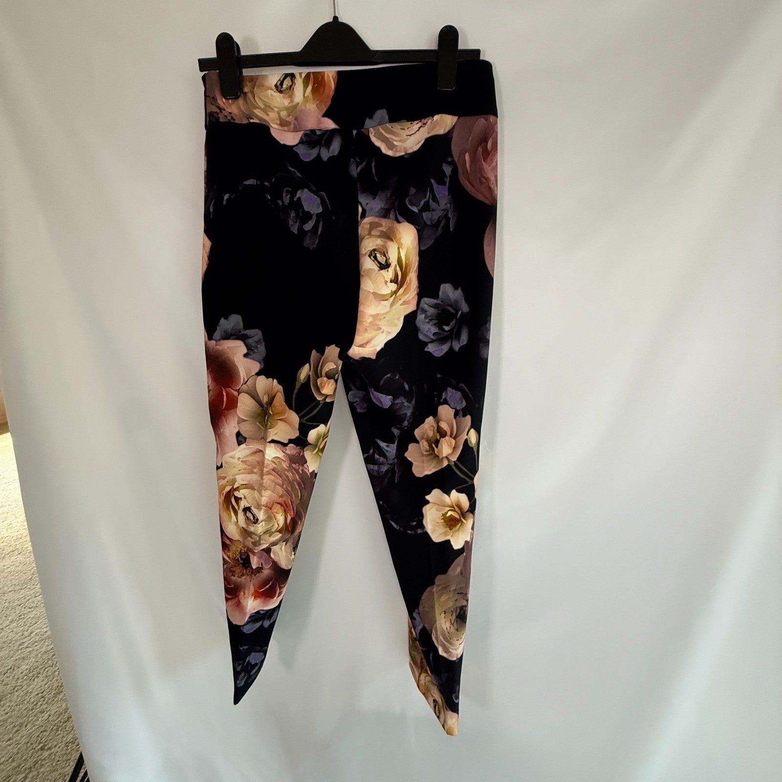 Joseph Ribkoff Floral Pull On Black Floral Print Pants  Size 8