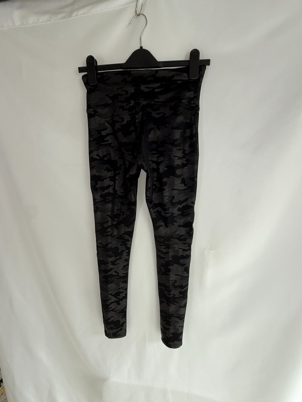 Spanx Black and Grey Camoflauge Faux Leather Leggings Size M