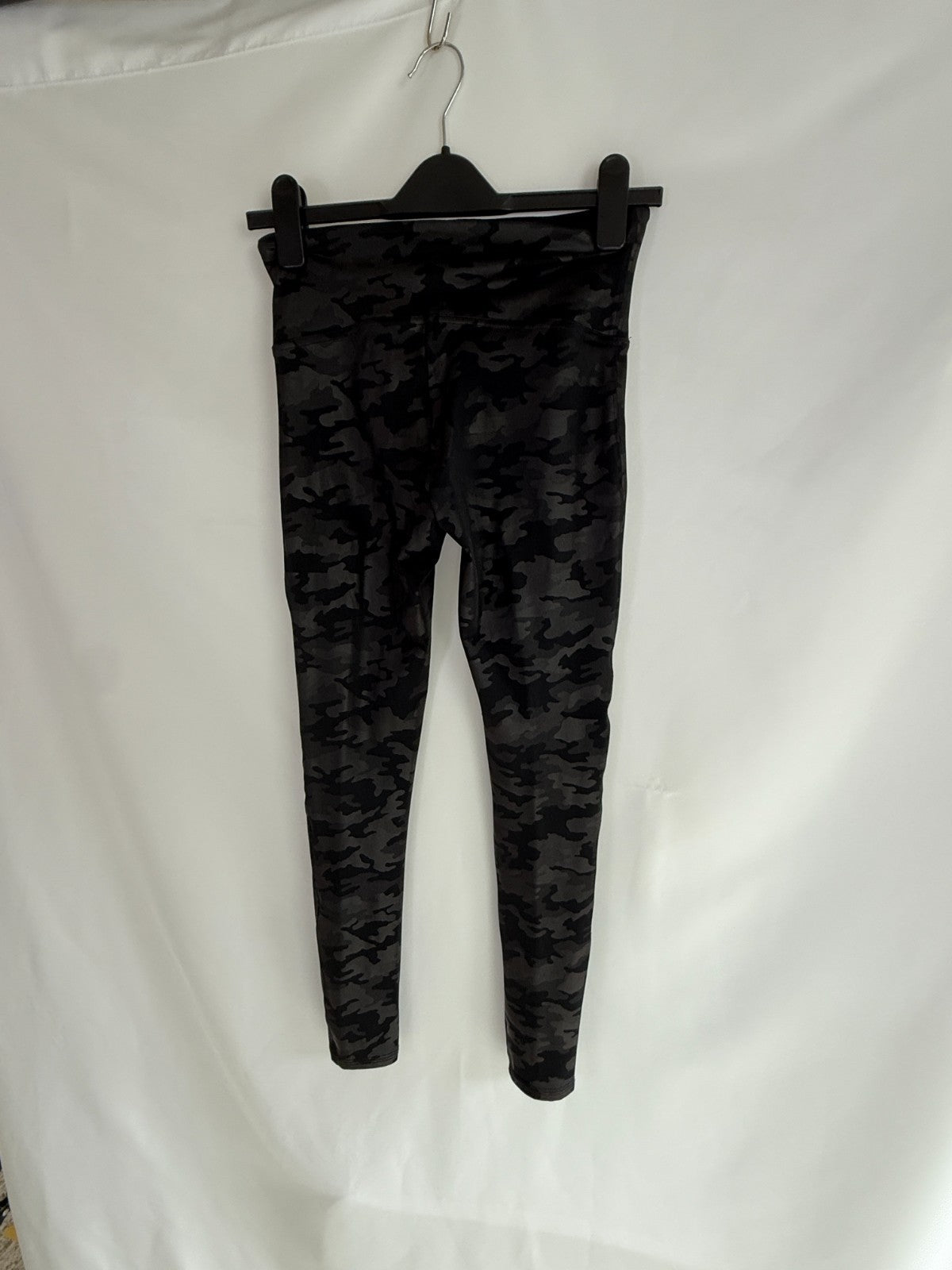 Spanx Black and Grey Camoflauge Faux Leather Leggings Size M