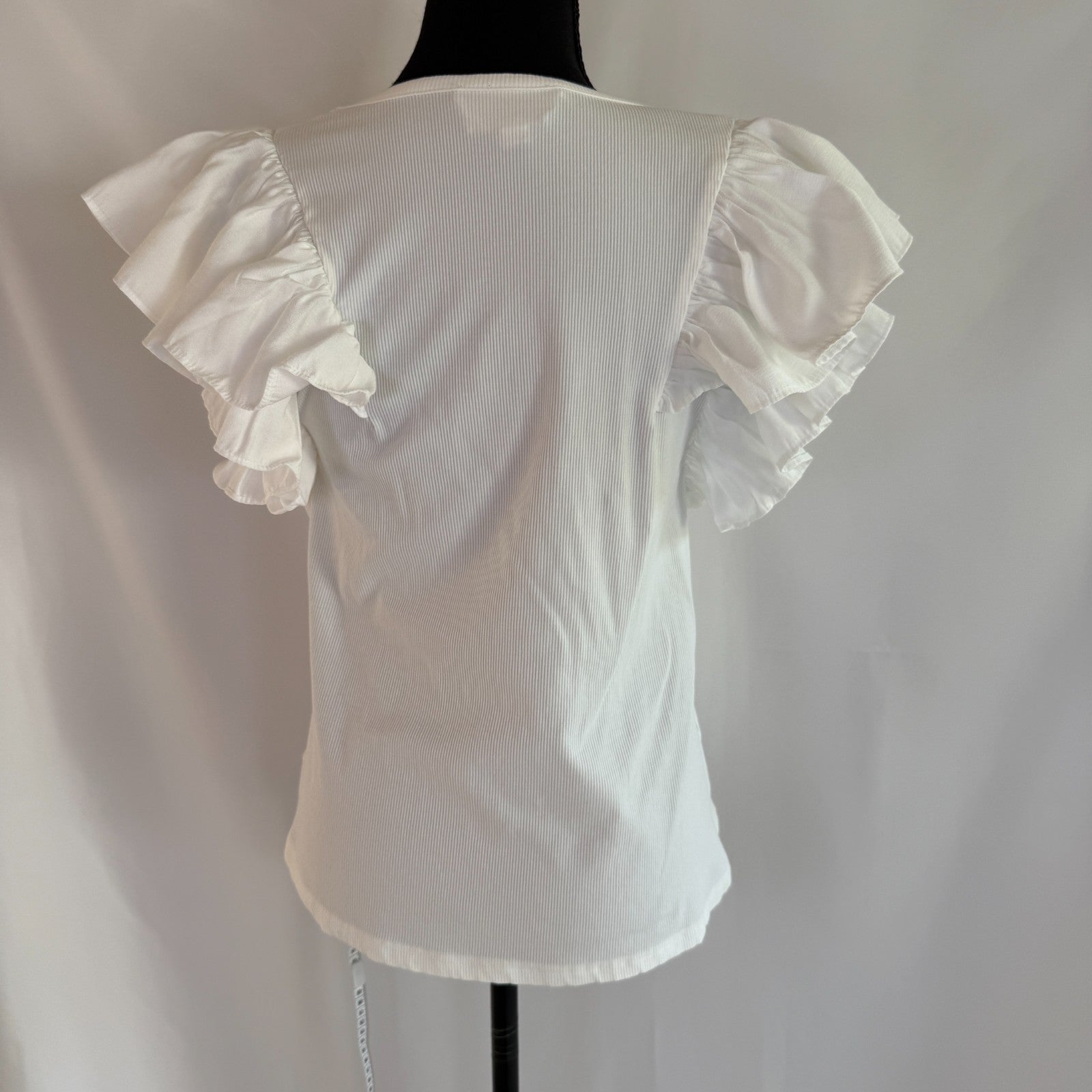Tuckernuck White Flutter Sleeve Tee Size L
