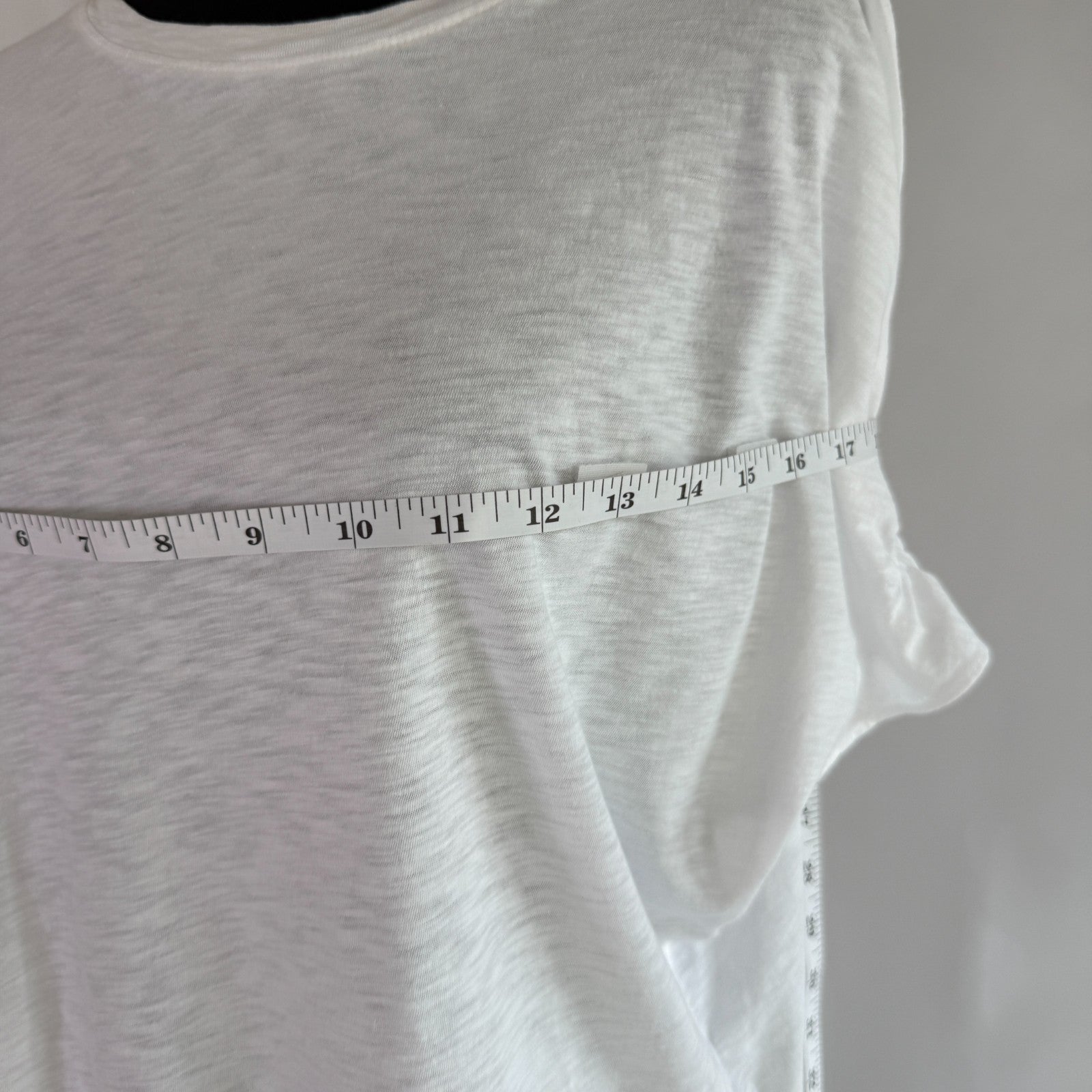 Velvet by Graham and Spencer White Tee Size L