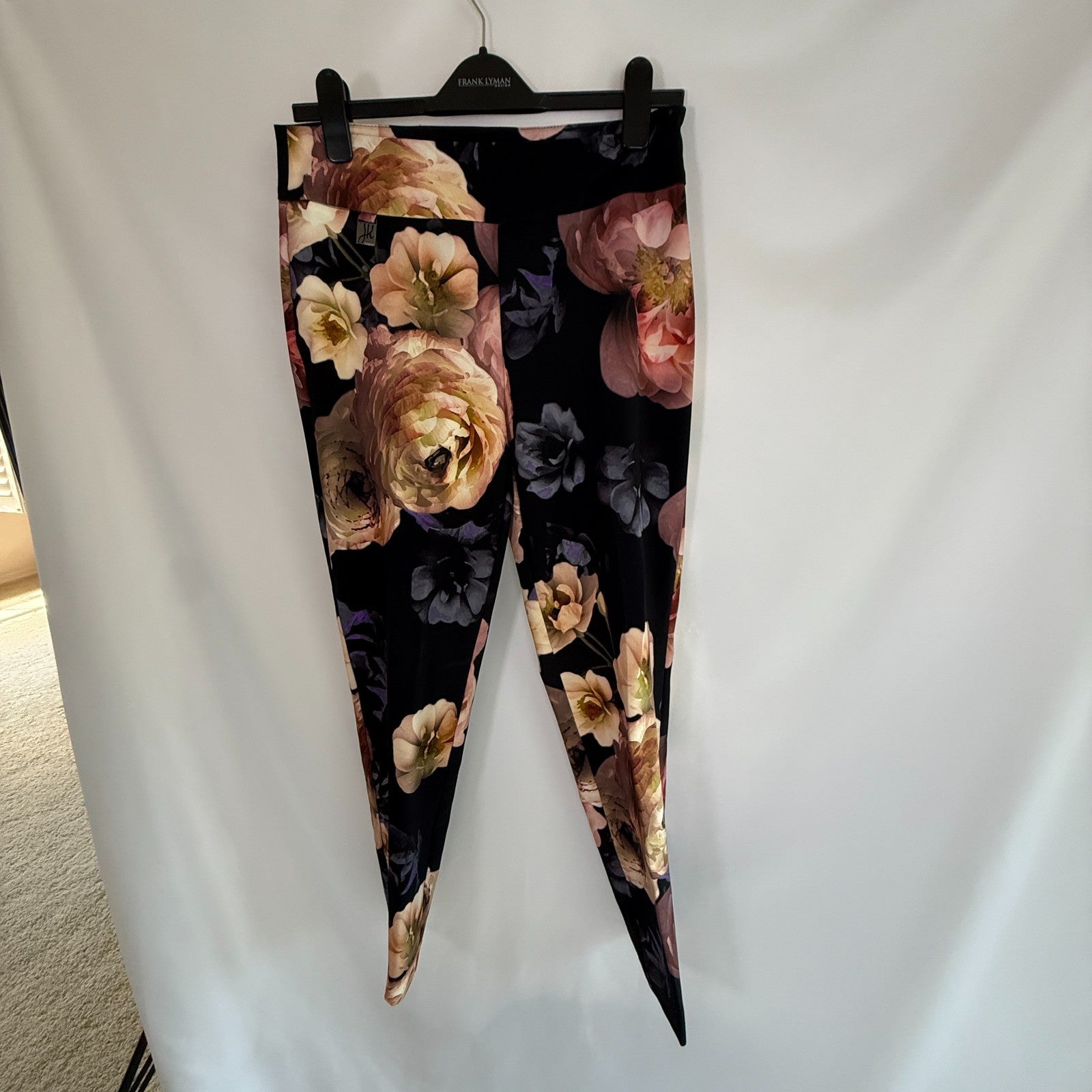 Joseph Ribkoff Floral Pull On Black Floral Print Pants  Size 8