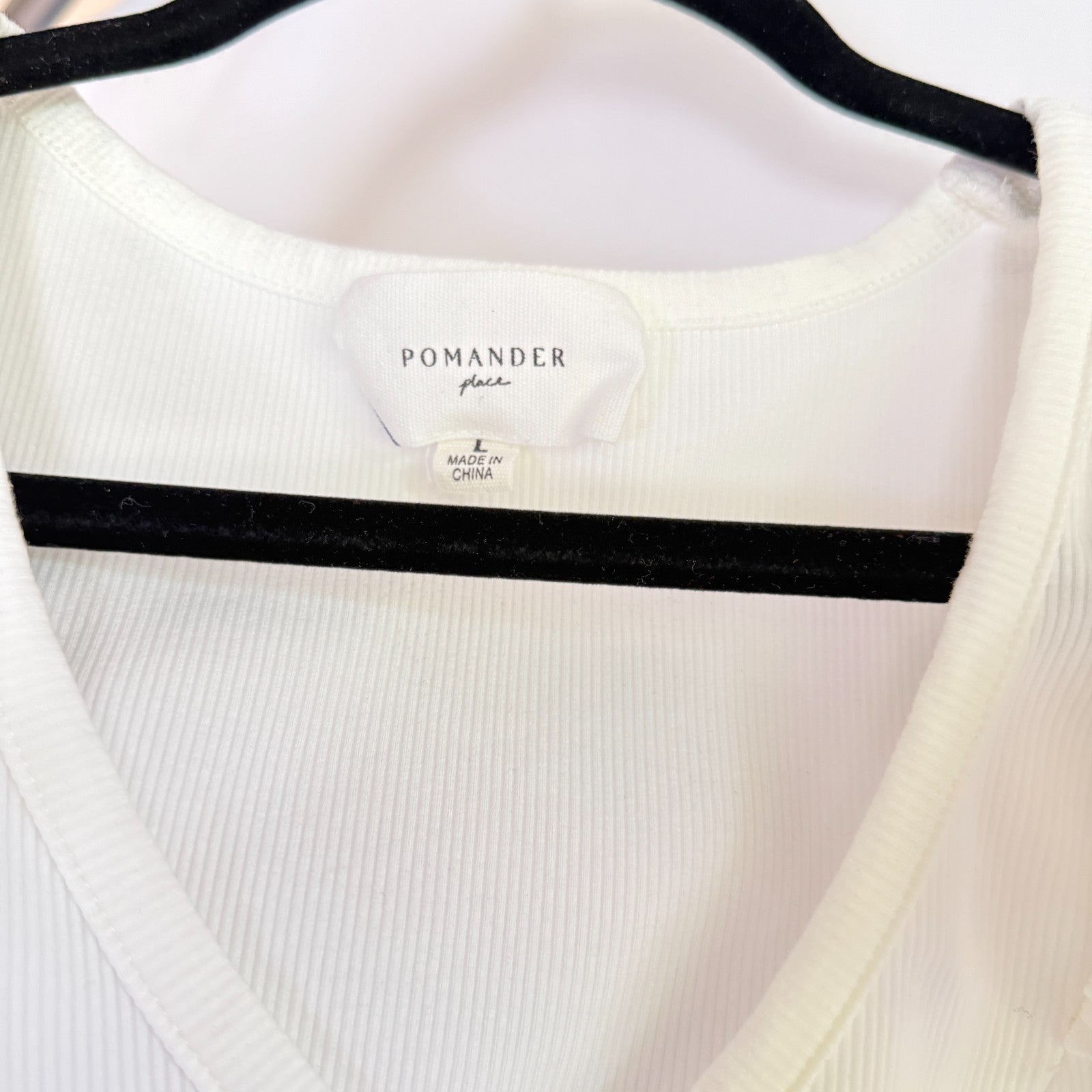 Tuckernuck White Flutter Sleeve Tee Size L