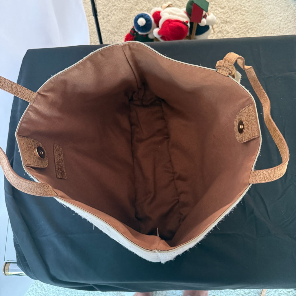 chicos faux leather beige and gold shoulder tote