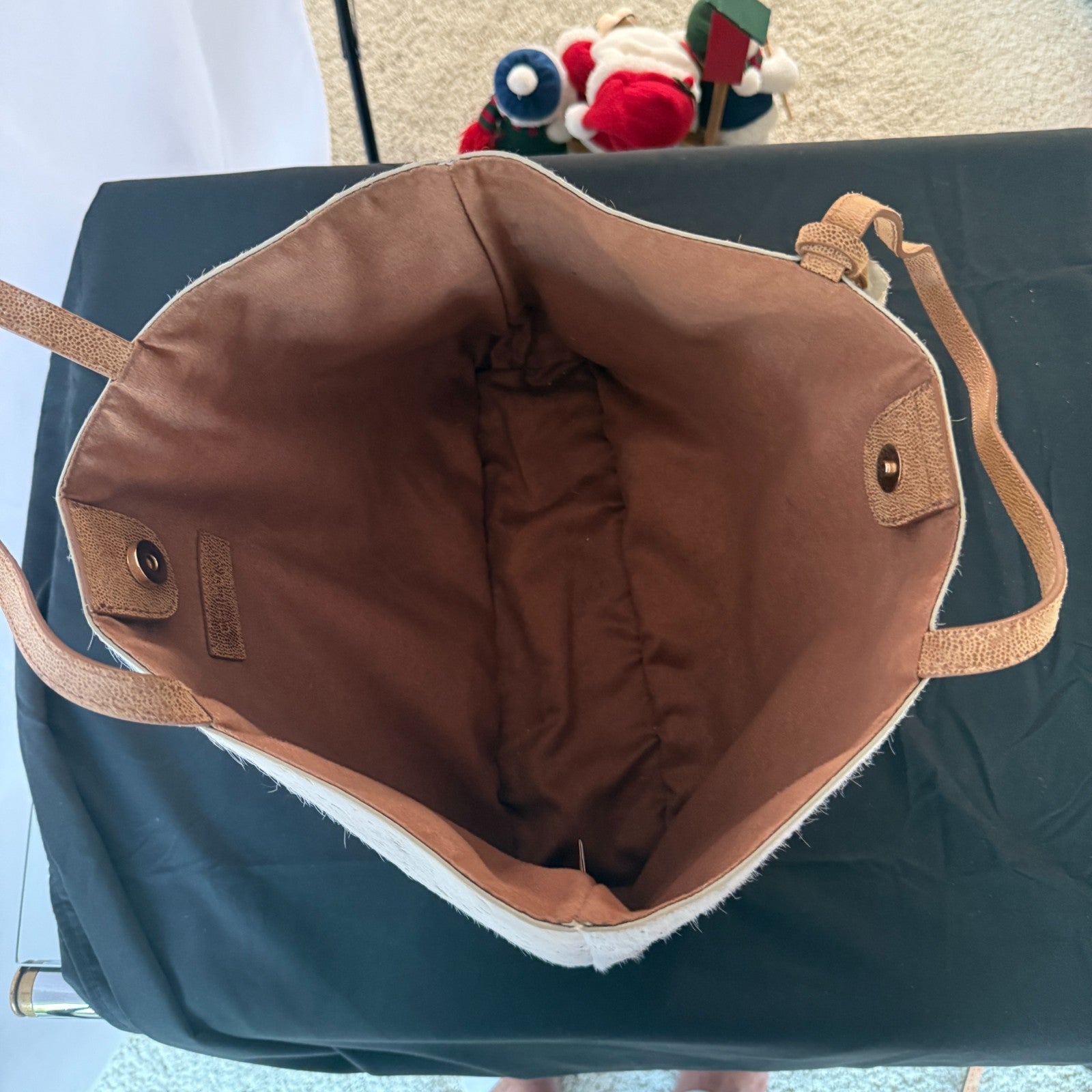 chicos faux leather beige and gold shoulder tote