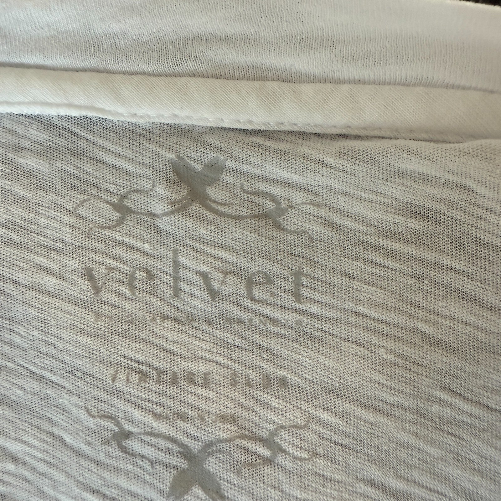 Velvet by Graham and Spencer White Tee Size L